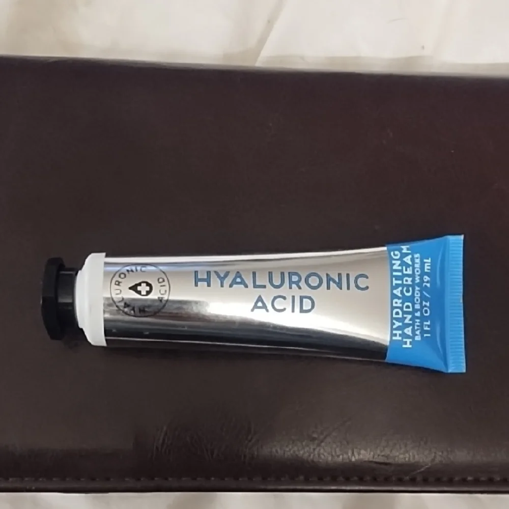 Hyaluronic Acid Hydrating Hand Cream - Silver and Blue - Picture 1 of 4